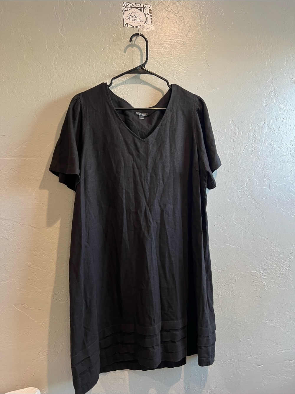 Nicole Miller Black V-Neck Short Sleeve Tunic